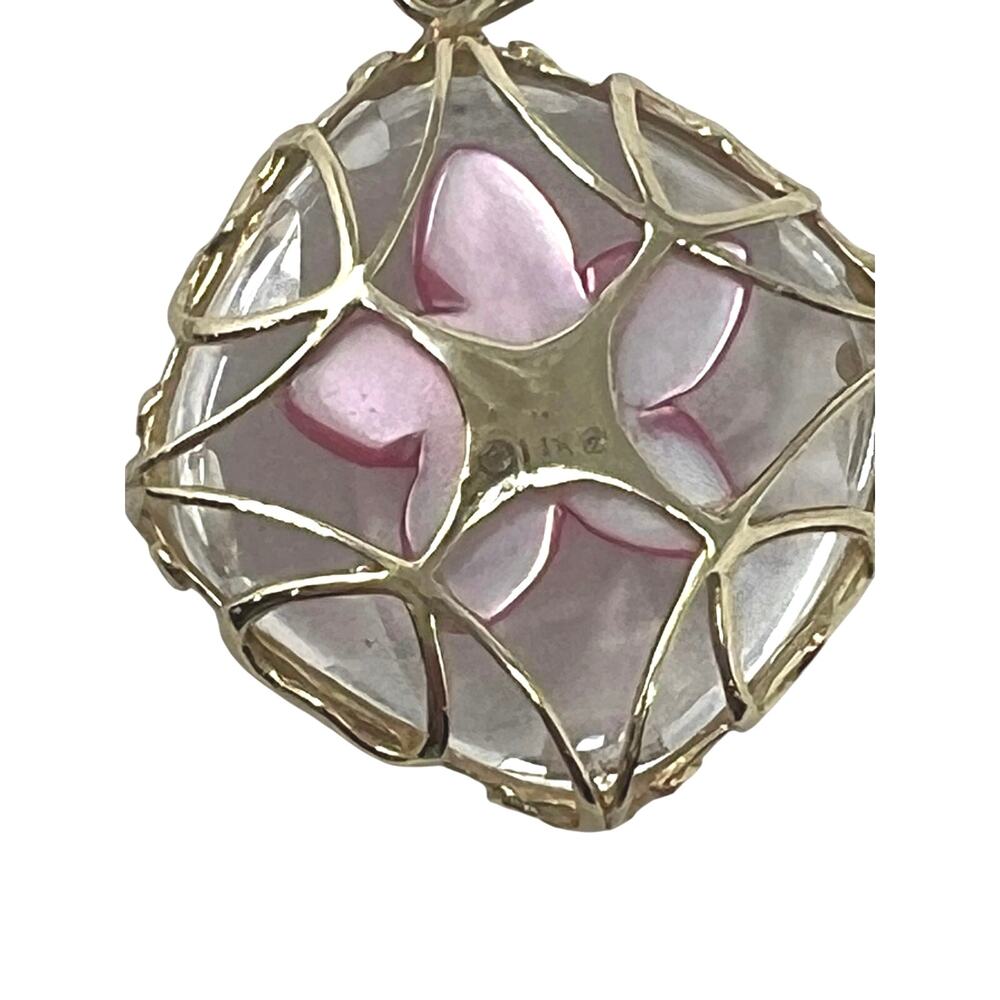 Mother of Pearl 14K Gold Flower Pendant - Picture 4 of 9